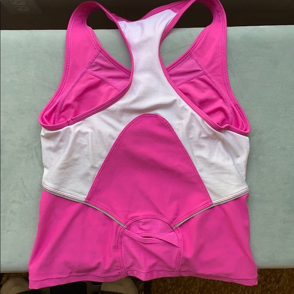 Bundle of Two Nike Workout Tops - Picture 3 of 5